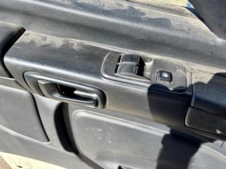 2010-hino-258-image-80