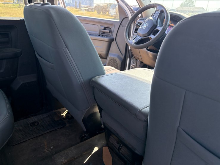 2017-dodge-1500-image-23