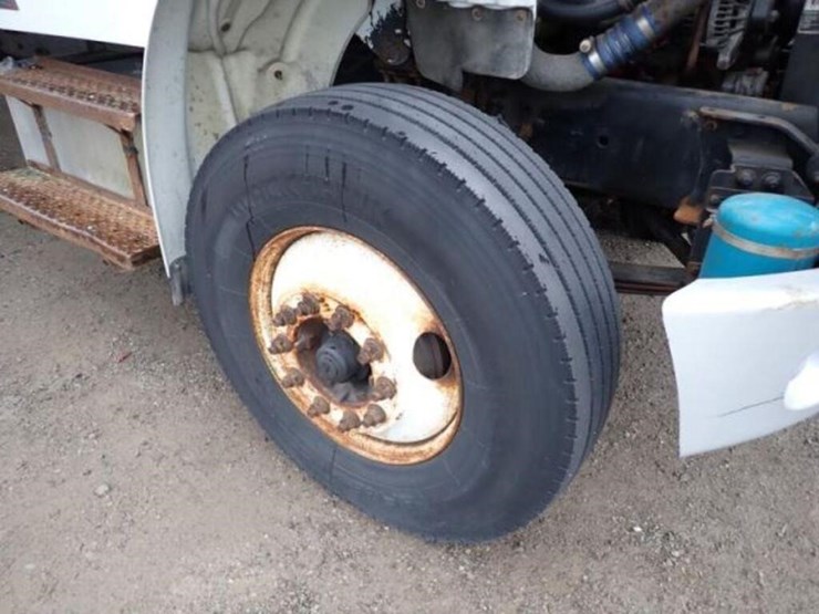 inoperable-2010-freightliner-m2106-business-class-image-34