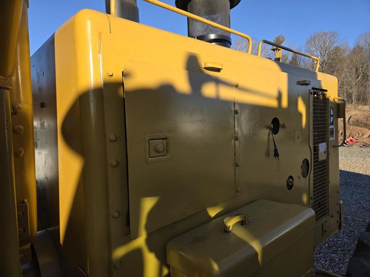 caterpillar-140-image-29