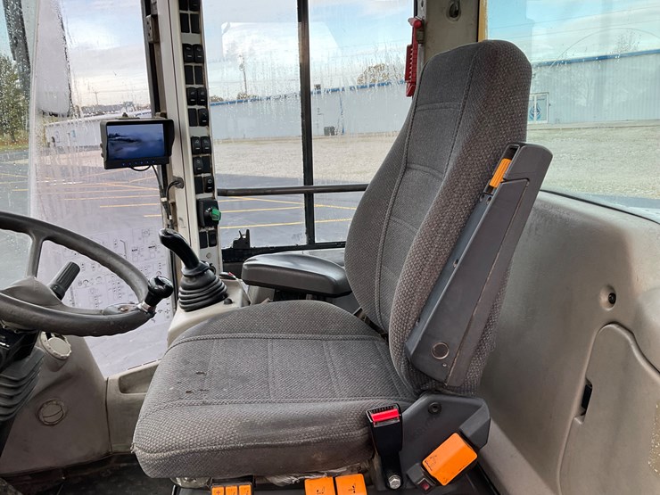 2011-volvo-l60f-image-23