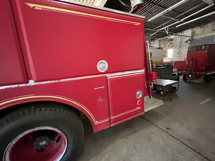 #22556-•-howe-load-star-1800-s/a-daycab-fire-truck-d0532ghb25589-image-15