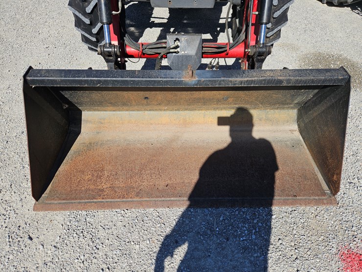 2015-massey-ferguson-4709-image-3