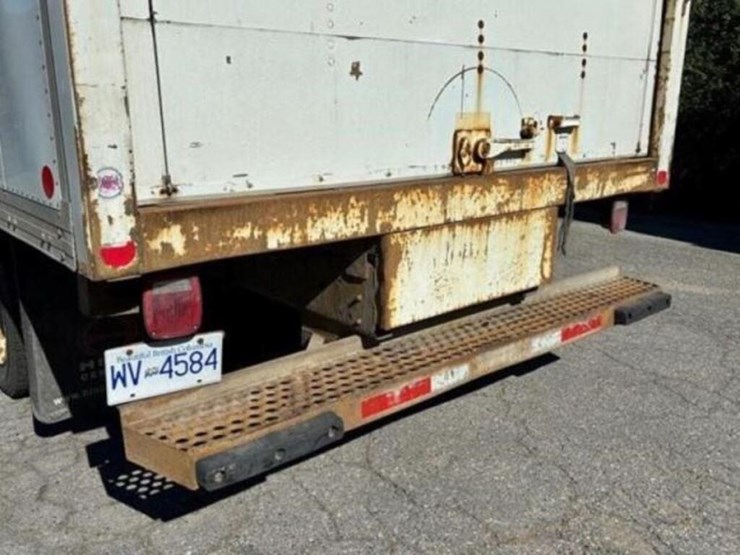 2010-hino-258-image-10