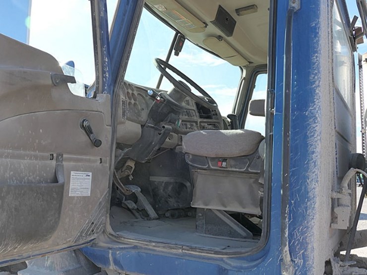 2004-mack-ch613-image-27