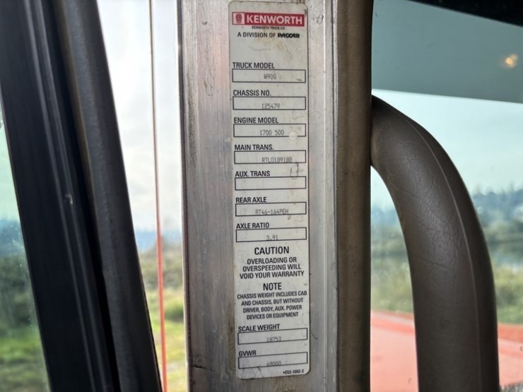 2016-kenworth-w900-image-38