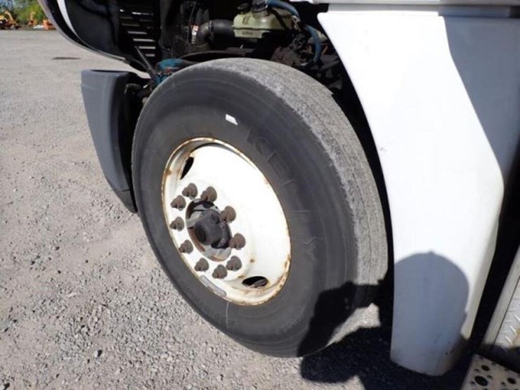 2016-freightliner-cascadia-t/a-hiway-tractor---day-image-37