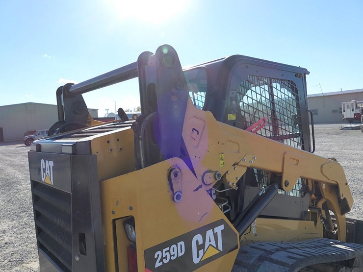 2016-caterpillar-259d-image-17