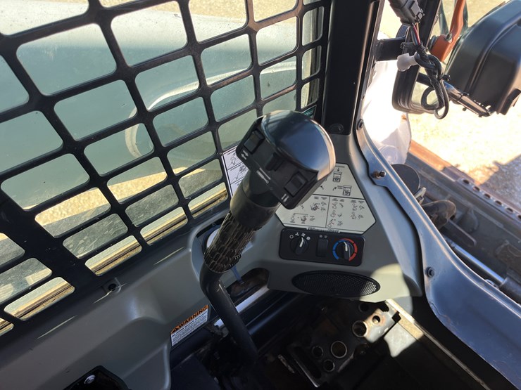 2015-bobcat-t590-image-16