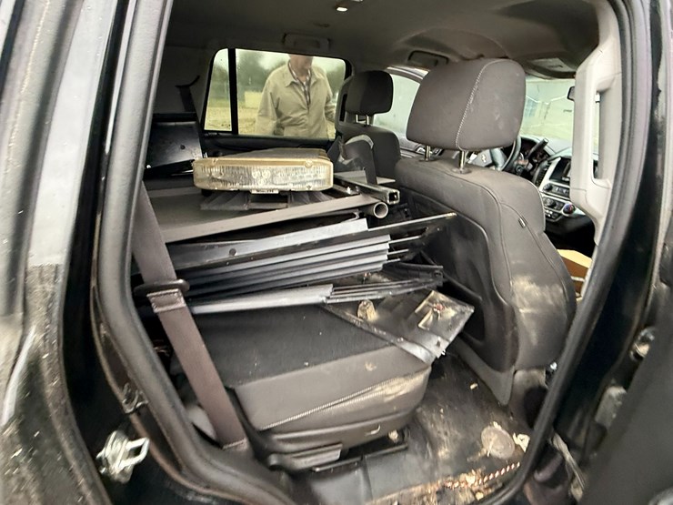 2015-chevrolet-tahoe-image-23