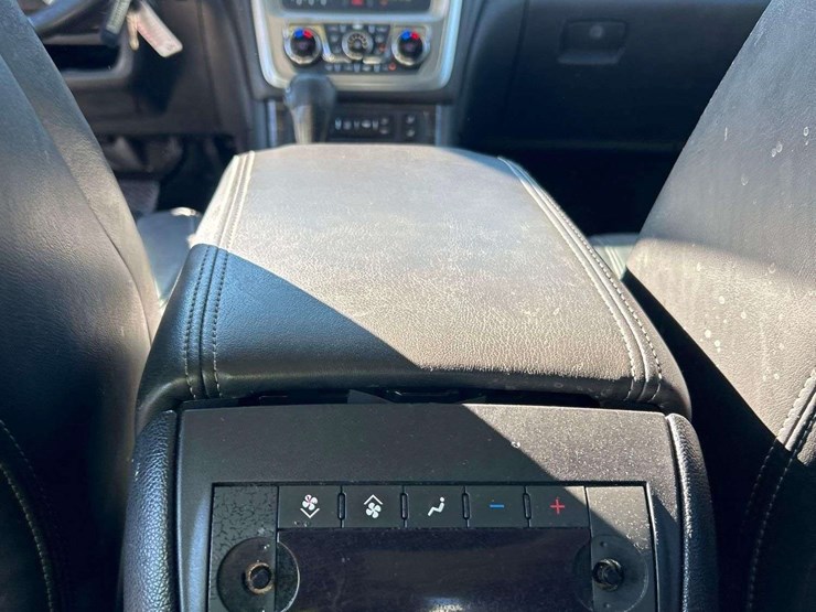 2014-gmc-acadia-image-24