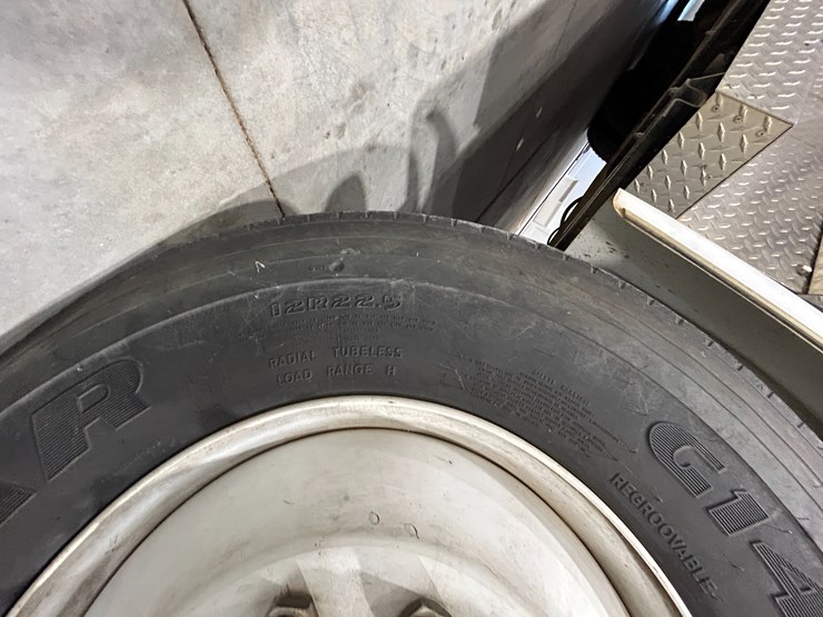 1993-freightliner-fl80-image-6