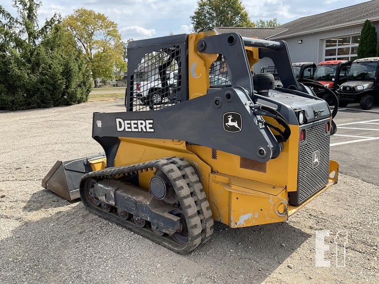 2015-deere-319e-image-3