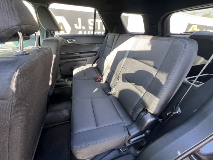 2016-ford-explorer-image-23
