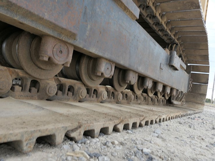 caterpillar-215d-image-16