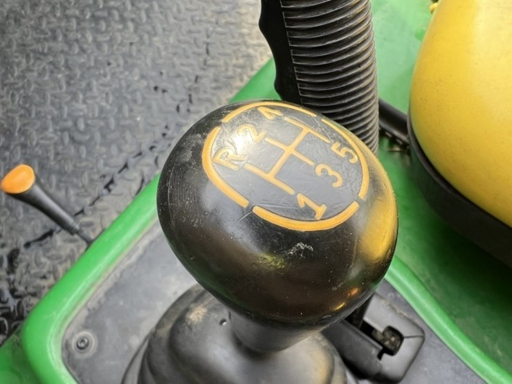 2019-john-deere-gator-image-22