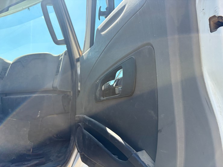 #22534-•-2014-freightliner-prostar-lf-687-t/a-daycab-truck-tractor-vin:-1hsdjsnr4eh099715-image-50