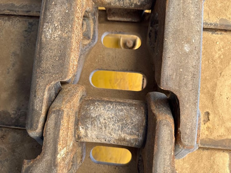 2019-caterpillar-330-image-12