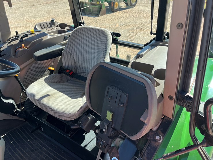 2020-john-deere-5100e-image-13