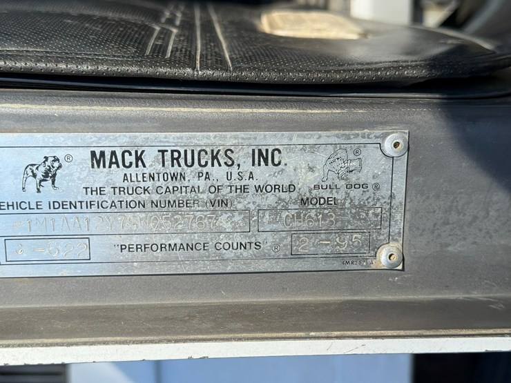 1995-mack-ch613-image-95