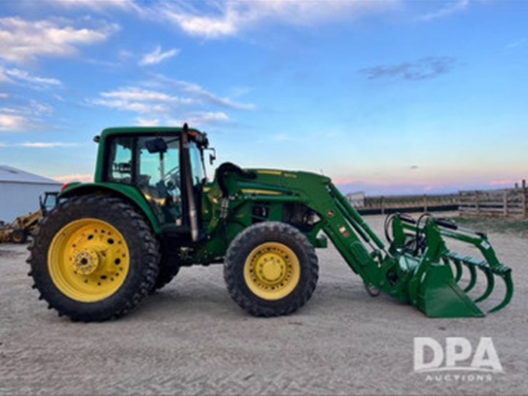 2009-john-deere-7330-premium-image-1
