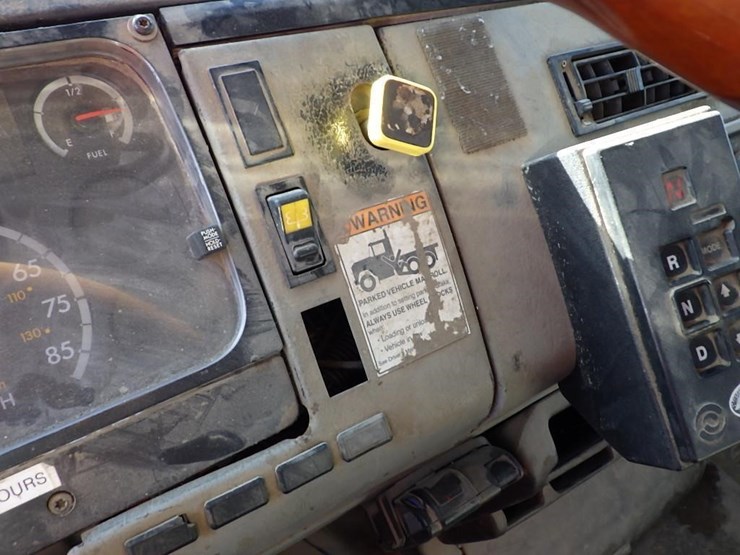 2002-freightliner-fl50-image-26