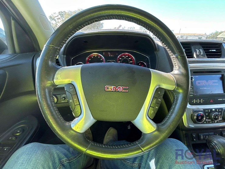 2014-gmc-acadia-image-14