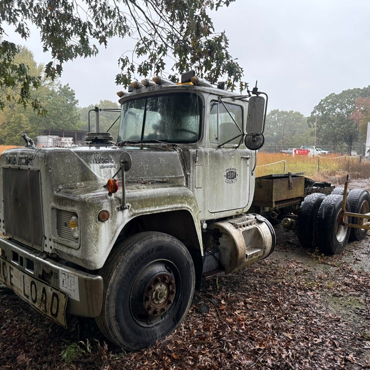 #22576 • INOP 1987 Mack R600K T/A Single Cab Truck Tractor VIN: 1M3N231K8HT004087