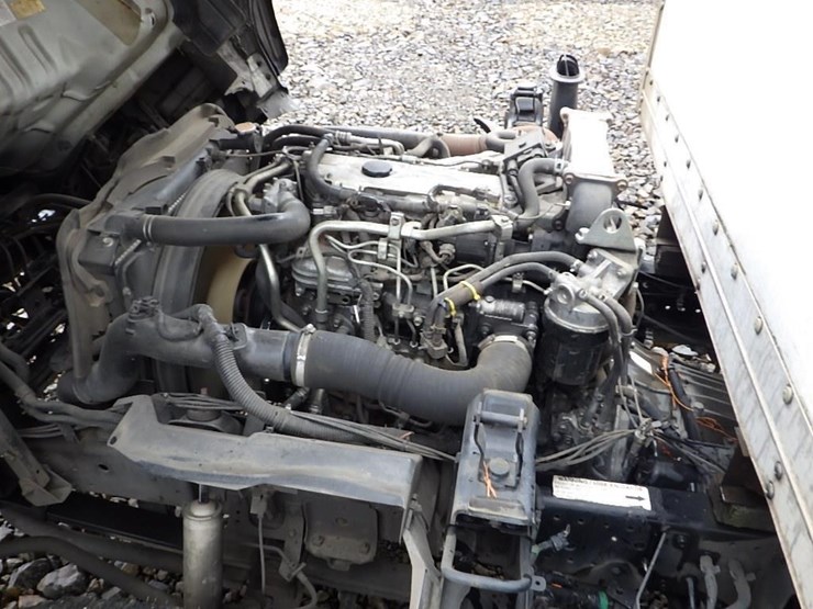 2009-isuzu-npr-image-18