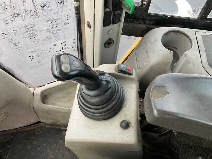 2011-volvo-l60f-image-24