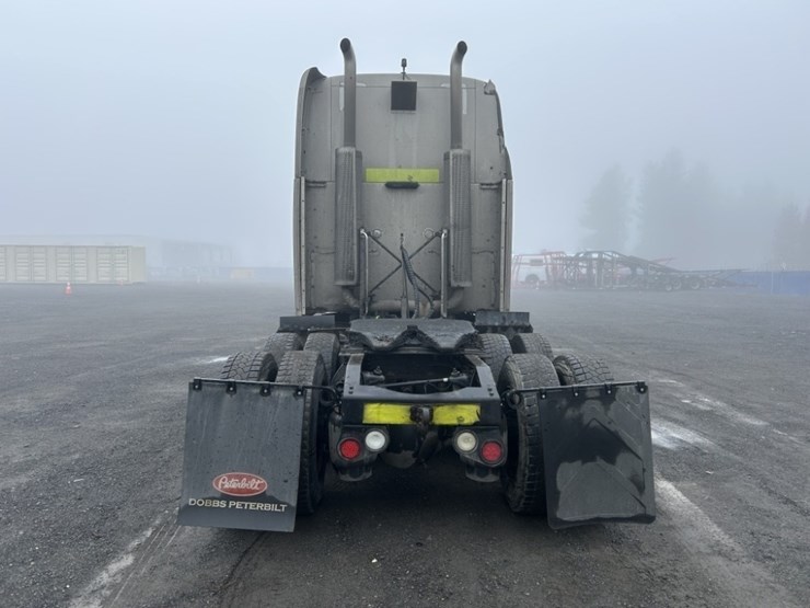 2007-peterbilt-387-image-4