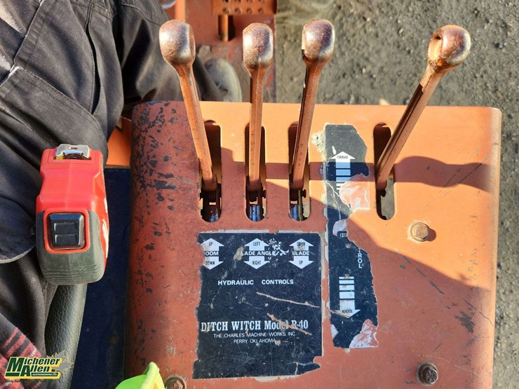 ditch-witch-r40a-image-13