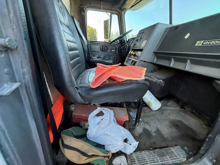 1995-mack-ch613-image-59