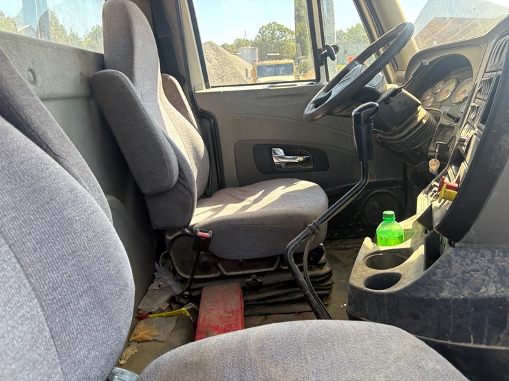 #22534-•-2014-freightliner-prostar-lf-687-t/a-daycab-truck-tractor-vin:-1hsdjsnr4eh099715-image-53