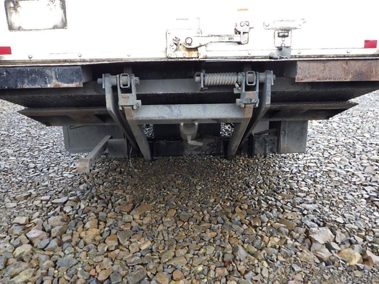 2009-isuzu-npr-image-8