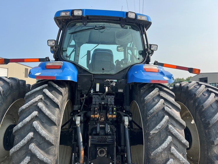 2010-new-holland-t7060-image-8
