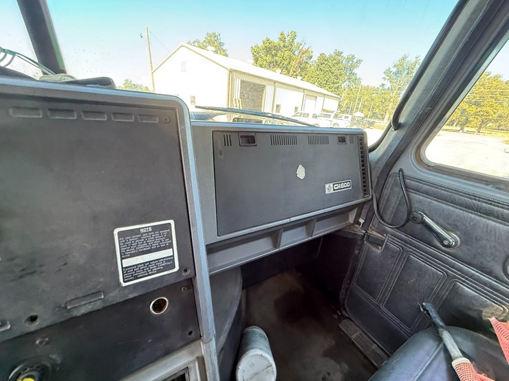 1995-mack-ch613-image-82