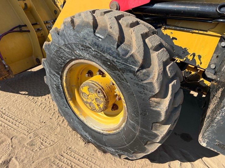 2015-caterpillar-415f2-image-18