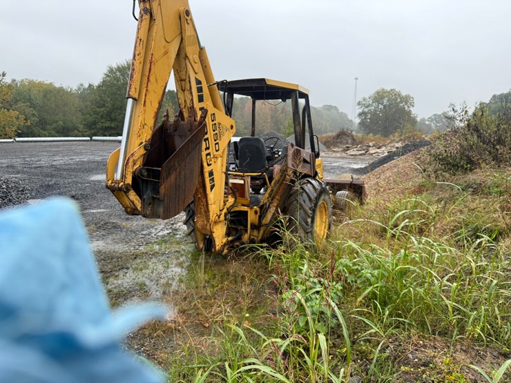 #22581-•-inop-ford-550d-backhoe-loader-image-4