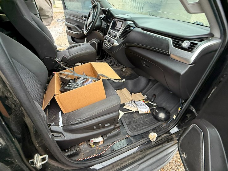 2015-chevrolet-tahoe-image-29