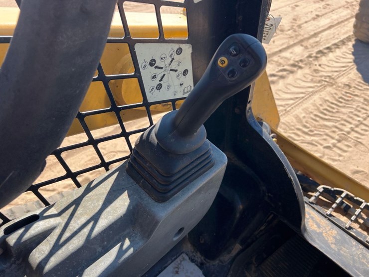 2020-caterpillar-239d3-image-26