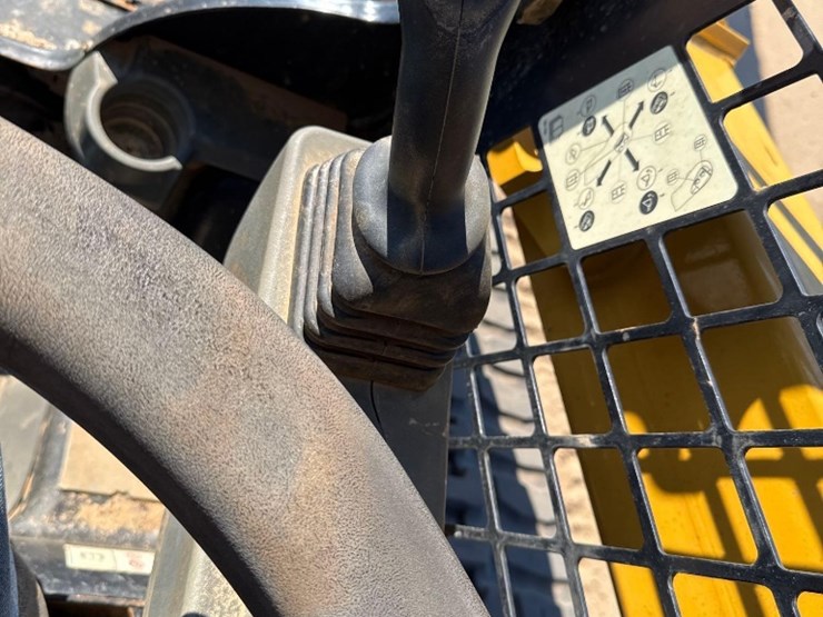 2021-caterpillar-289d3-image-24