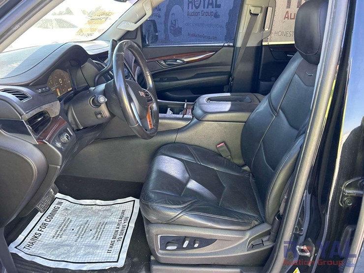 2015-cadillac-escalade-esv-image-12
