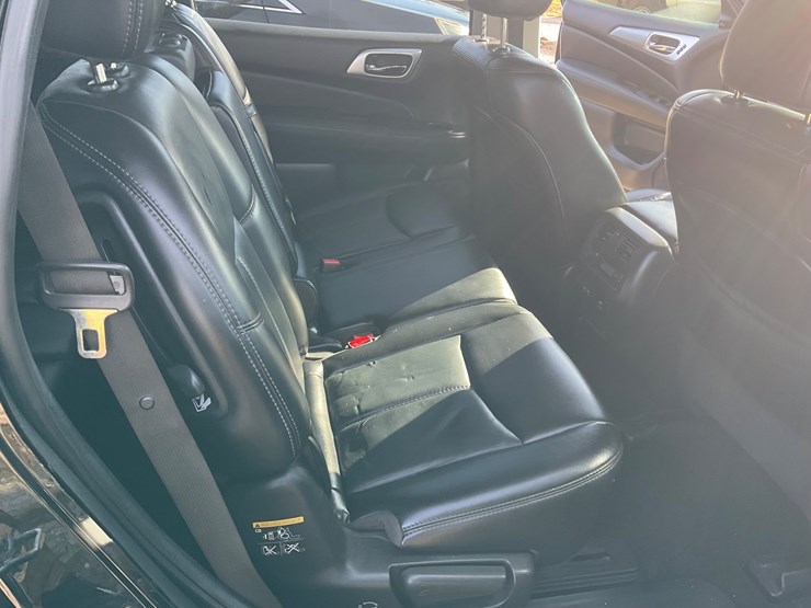 2017-nissan-pathfinder-image-12