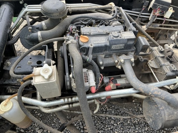 2019-john-deere-gator-image-10