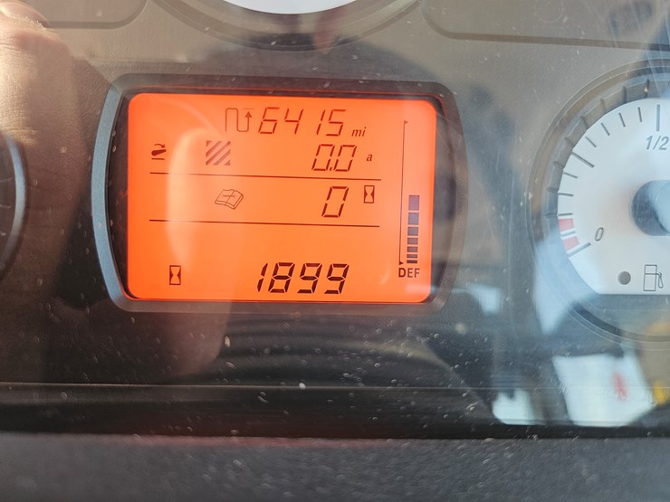 2021-massey-ferguson-6712-image-10