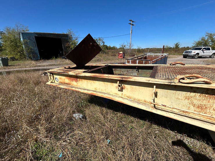 #22567-•-cw-4373-44'-t/a-fixed-neck-lowboy-trailer-cw-94-image-16