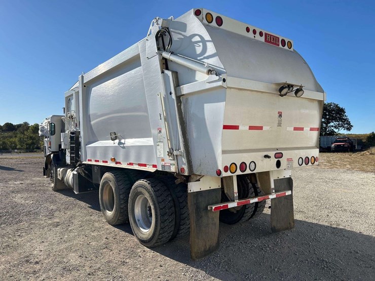 2019-peterbilt-520-image-2