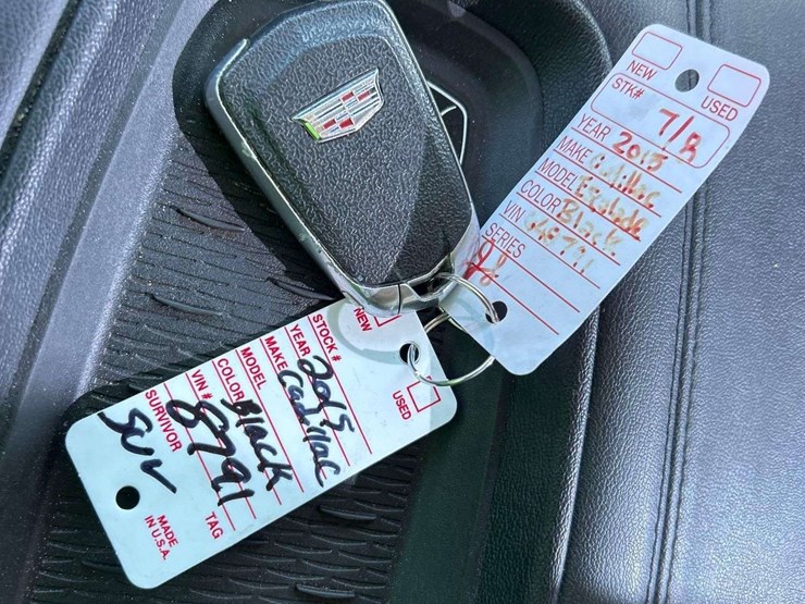 2015-cadillac-escalade-esv-image-32