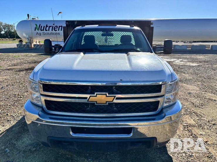 2013-chevrolet-3500hd-image-3